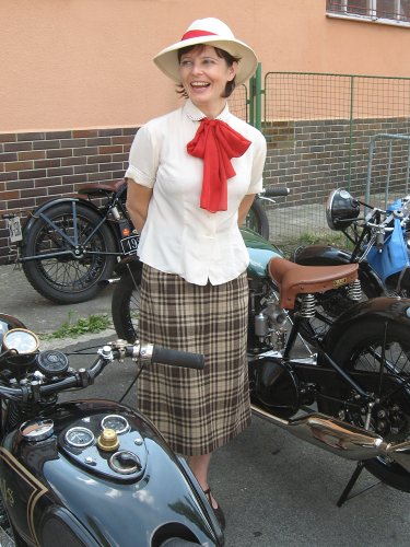 Ovál 2007. Elegantní doprovod vítězného jezdce
